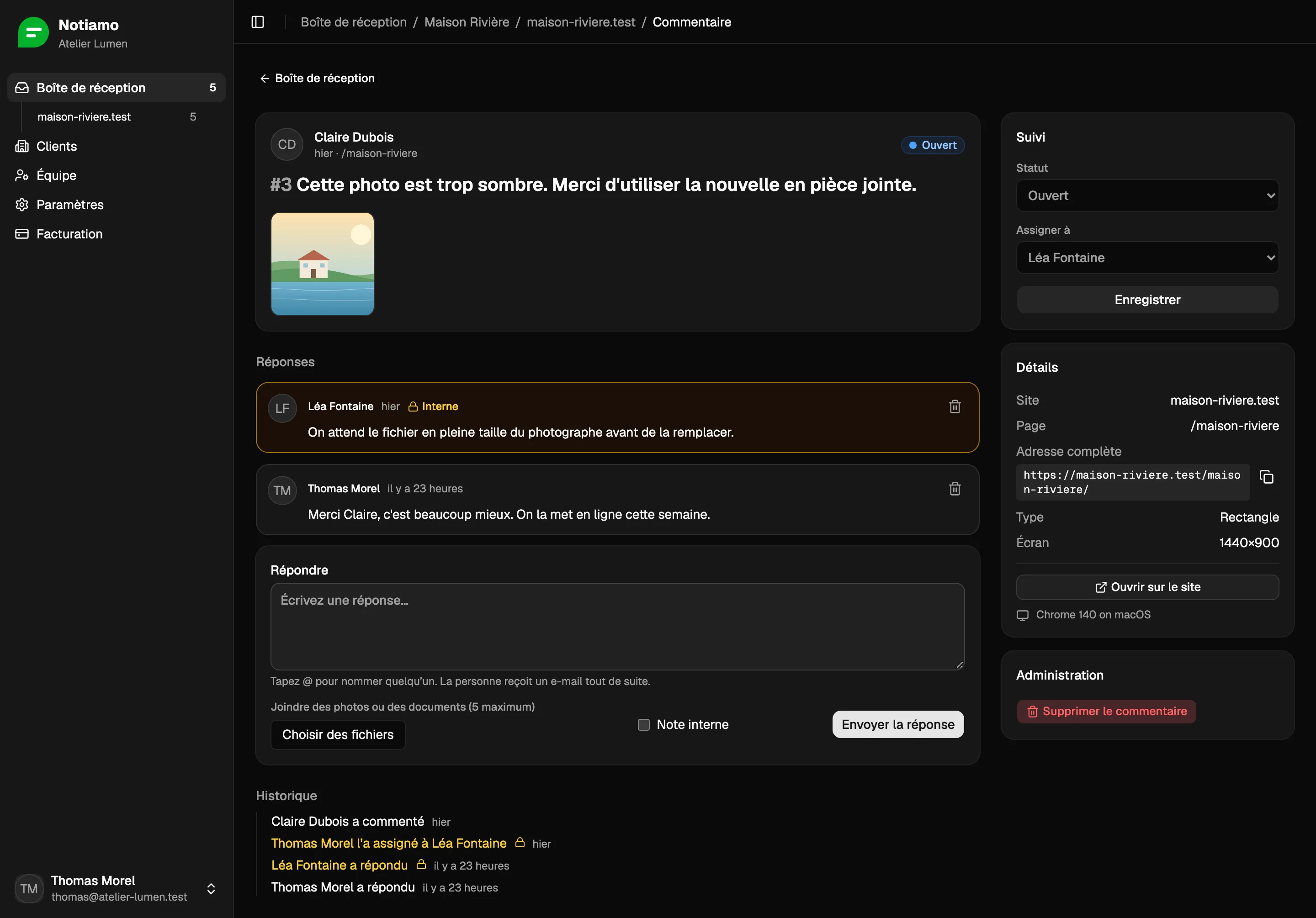 Un commentaire dans Notiamo : la photo du client, une note interne pour l'équipe, une réponse au client, et à côté le statut et la personne assignée.